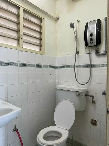 Apartment for Sale at Akasia Apartment - Chong Shun Kae - Bathroom - PropertyGuru.com.my