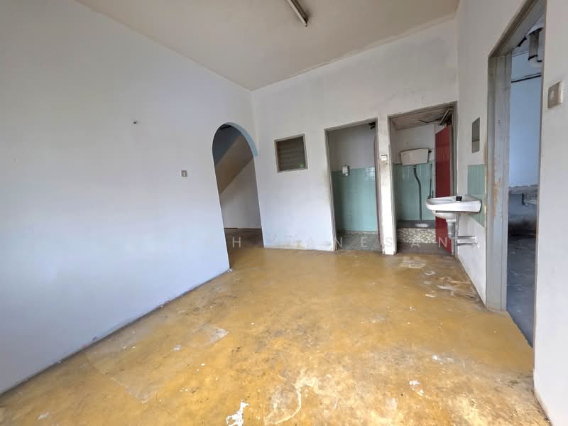 Shop for Sale in Rawang (Selangor) - Rajesh Kanesan - Bathroom - PropertyGuru.com.my