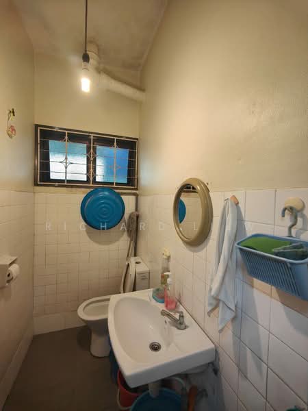 Rumah Teres 2 Tingkat untuk Dijual di SS25 (Petaling Jaya) - Richard Liew - Bathroom - PropertyGuru.com.my