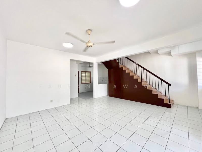 Rumah Teres 2-Tingkat untuk Dijual di Taman Impian Indah (Sungai Buloh) - Fauran Nawawi - Living Room - PropertyGuru.com.my