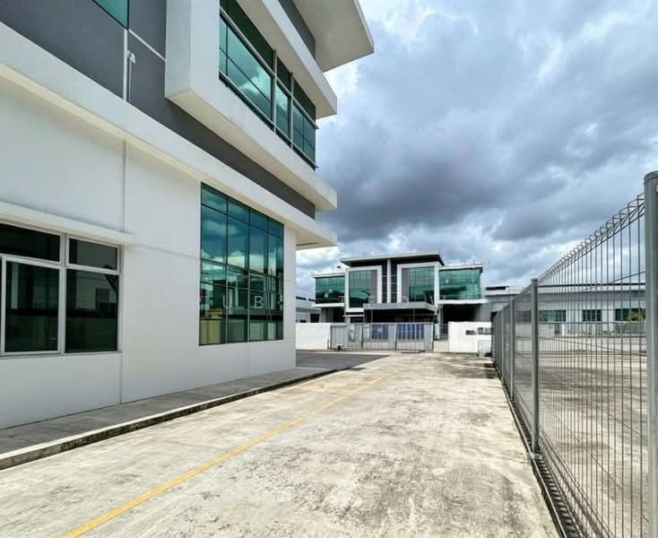Semi-D Factory for Rent in Taman Desa Cemerlang (Ulu Tiram) - Ruby Teow - Exterior - PropertyGuru.com.my