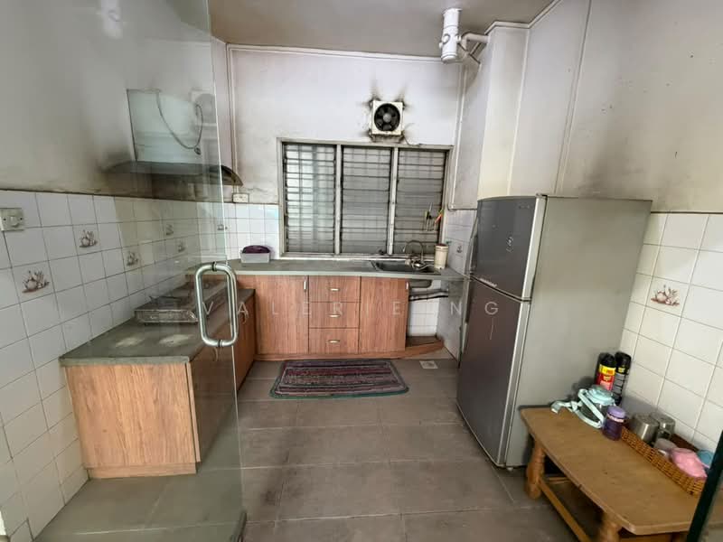 Kondominium untuk Dijual di Petaling Indah Condominiums - Valerie Ng - Kitchen - PropertyGuru.com.my