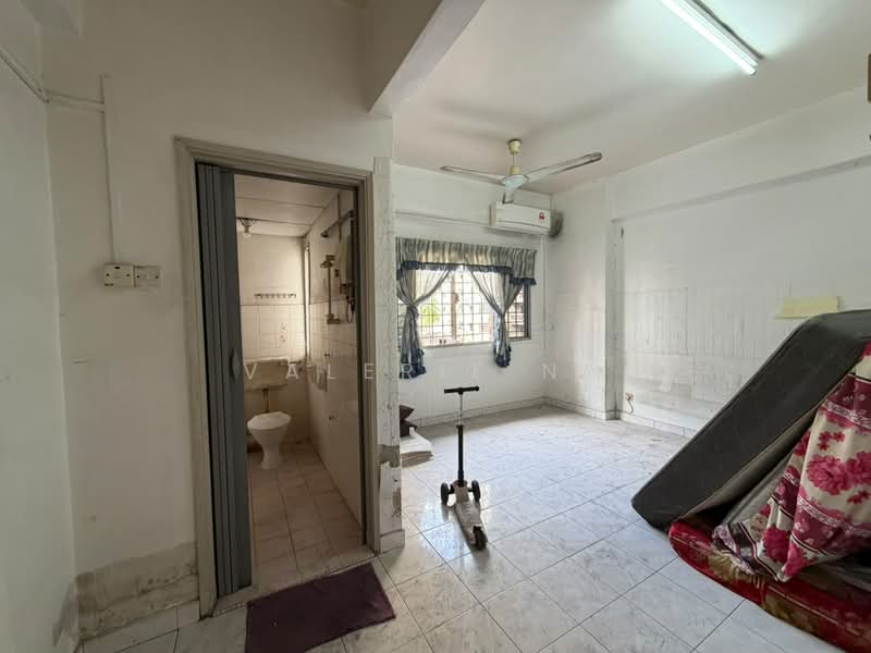 Kondominium untuk Dijual di Petaling Indah Condominiums - Valerie Ng - Bathroom - PropertyGuru.com.my