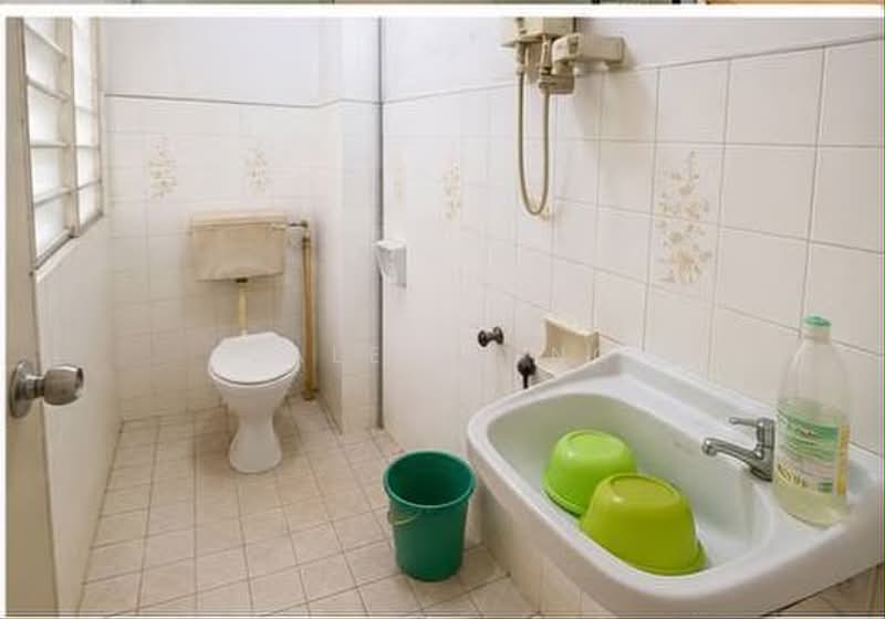 Kondominium untuk Dijual di Petaling Indah Condominiums - Valerie Ng - Bathroom - PropertyGuru.com.my