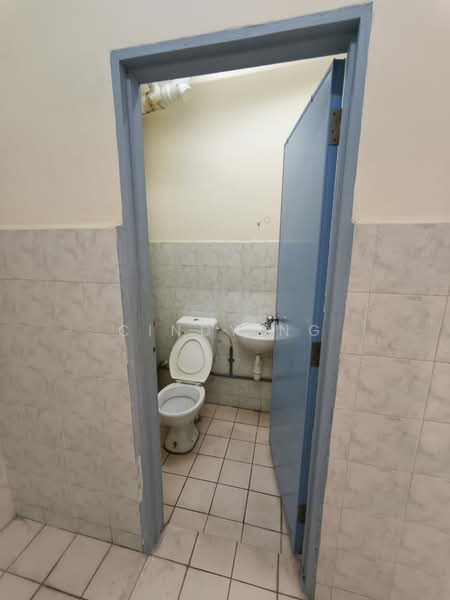 Pangsapuri untuk Disewa di Pangsapuri Lagoon Perdana - Cindy Ng - Bathroom - PropertyGuru.com.my