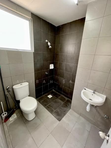 Pangsapuri untuk Dijual di Vista Hijauan - Adibah Salim - Bathroom - PropertyGuru.com.my
