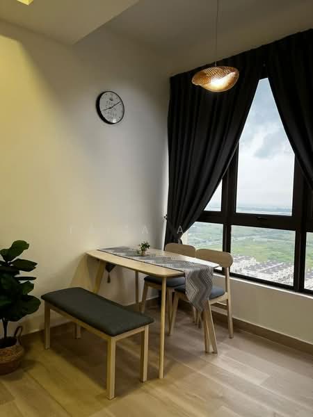 Kediaman Servis untuk Dijual di Bali Residences - Faiza Aziz - Dining Room - PropertyGuru.com.my