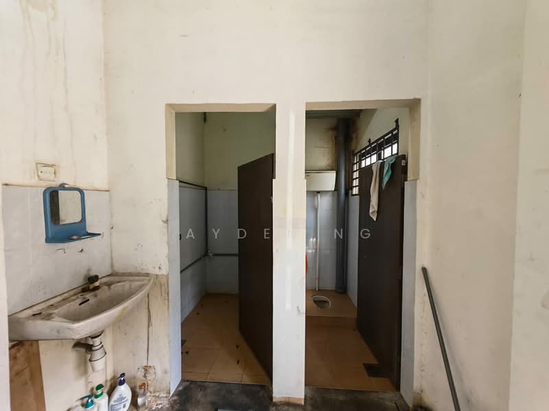 Kedai untuk Dijual di Taman Perindustrian Tampoi (Tampoi) - Jayden Ng - Bathroom - PropertyGuru.com.my