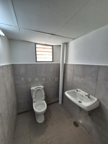 Kilang Teres untuk Disewa di Bukit Jalil (Kuala Lumpur) - Ronald Loh - Bathroom - PropertyGuru.com.my