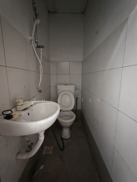 Shop for Sale in Taman Seri Orkid (Skudai) - Ruice Tey - Bathroom - PropertyGuru.com.my