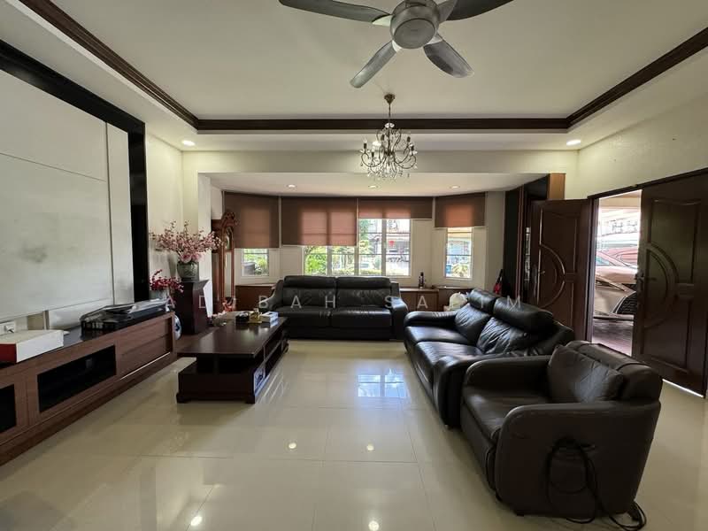Rumah Berkembar untuk Dijual di Shah Alam (Selangor) - Adibah Salim - Living Room - PropertyGuru.com.my