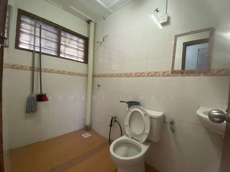 Rumah Teres 2 Tingkat untuk Disewa di Subang Bestari (Shah Alam) - Ismadi Ismail - Bathroom - PropertyGuru.com.my