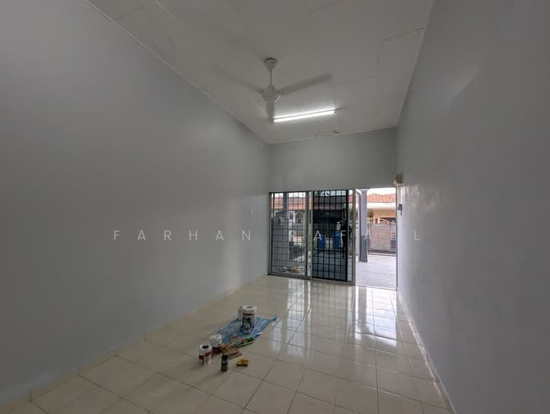 Rumah Teres 1-Tingkat untuk Dijual di Shah Alam (Selangor) - Farhan Rafael - Living Room - PropertyGuru.com.my