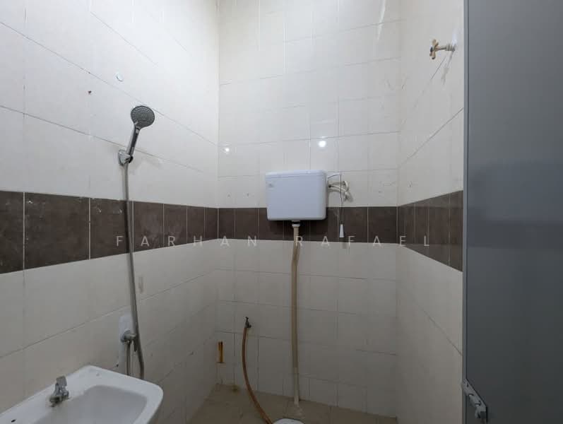 Rumah Teres 1-Tingkat untuk Dijual di Shah Alam (Selangor) - Farhan Rafael - Bathroom - PropertyGuru.com.my