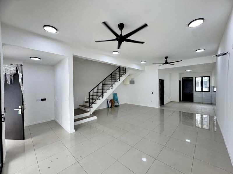 Rumah Teres untuk Dijual di Klang (Selangor) - Adibah Salim - Living Room - PropertyGuru.com.my