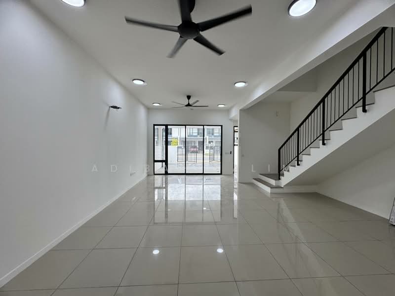 Rumah Teres untuk Dijual di Klang (Selangor) - Adibah Salim - Living Room - PropertyGuru.com.my