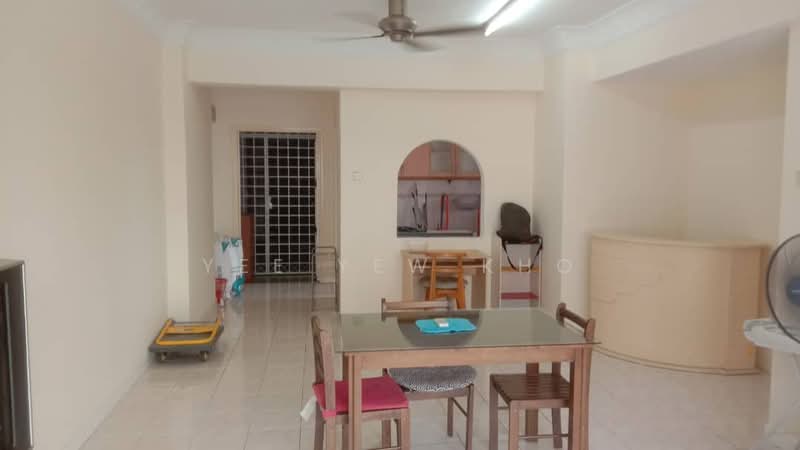 Kondominium untuk Disewa di Vista Komanwel B - Yee Yew Kho - Living Room - PropertyGuru.com.my
