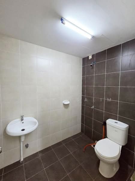 Apartment for Sale at De Bayu - Adibah Salim - Bathroom - PropertyGuru.com.my