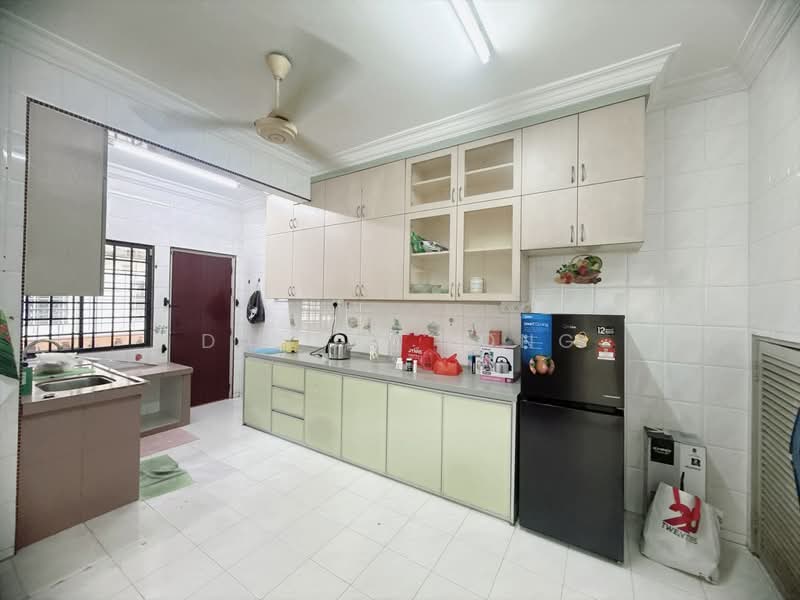 Rumah Teres 2-Tingkat untuk Dijual di Taman Johor Jaya (Johor Bahru) - Daniel Yong - Kitchen - PropertyGuru.com.my