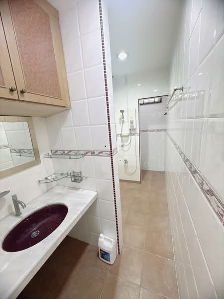 Rumah Teres 2-Tingkat untuk Dijual di Taman Johor Jaya (Johor Bahru) - Daniel Yong - Bathroom - PropertyGuru.com.my