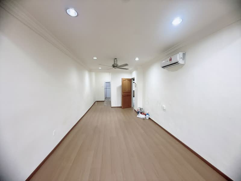 Rumah Teres 2-Tingkat untuk Dijual di Taman Johor Jaya (Johor Bahru) - Daniel Yong - Living Room - PropertyGuru.com.my
