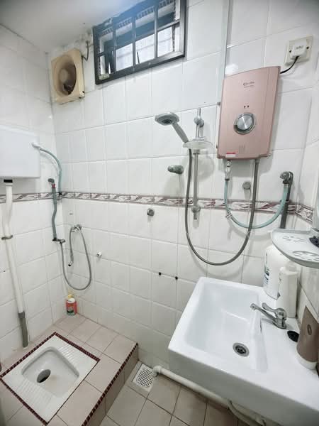 Rumah Teres 2-Tingkat untuk Dijual di Taman Johor Jaya (Johor Bahru) - Daniel Yong - Bathroom - PropertyGuru.com.my
