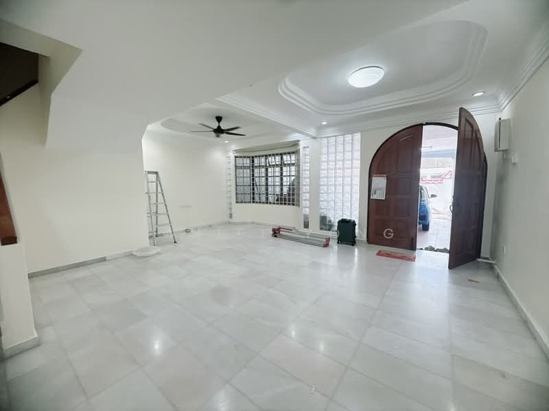 Rumah Teres 2-Tingkat untuk Dijual di Taman Johor Jaya (Johor Bahru) - Daniel Yong - Living Room - PropertyGuru.com.my