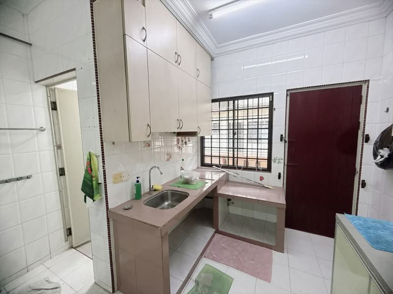 Rumah Teres 2-Tingkat untuk Dijual di Taman Johor Jaya (Johor Bahru) - Daniel Yong - Kitchen - PropertyGuru.com.my