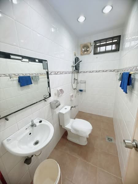 Rumah Teres 2-Tingkat untuk Dijual di Taman Johor Jaya (Johor Bahru) - Daniel Yong - Bathroom - PropertyGuru.com.my