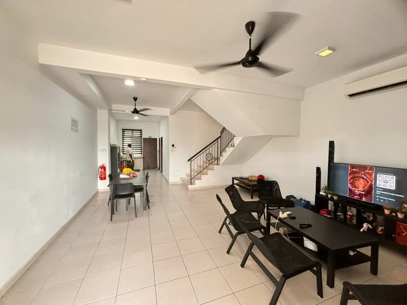 3-storey Terraced House for Sale in Taman Kundang Jaya (Rawang) - Alice Low - Living Room - PropertyGuru.com.my