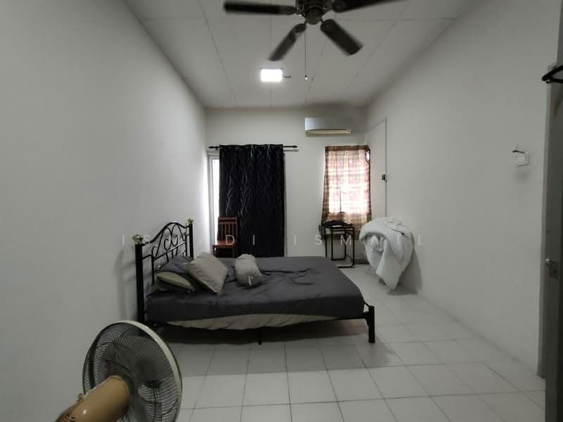 Terraced House for Sale in Sungai Buloh (Selangor) - Ismadi Ismail - Bedroom - PropertyGuru.com.my