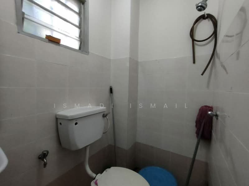 Terraced House for Sale in Sungai Buloh (Selangor) - Ismadi Ismail - Bathroom - PropertyGuru.com.my