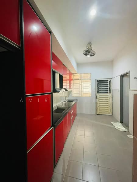 Rumah Teres 2-Tingkat untuk Dijual di Seksyen 33 (Shah Alam) - Amirul Akmal - Kitchen - PropertyGuru.com.my