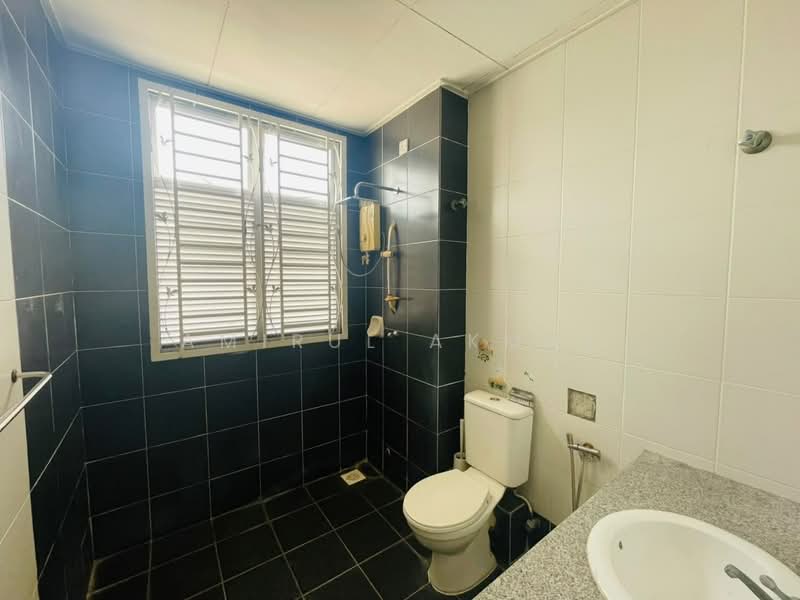 Rumah Teres 2-Tingkat untuk Dijual di Seksyen 33 (Shah Alam) - Amirul Akmal - Bathroom - PropertyGuru.com.my