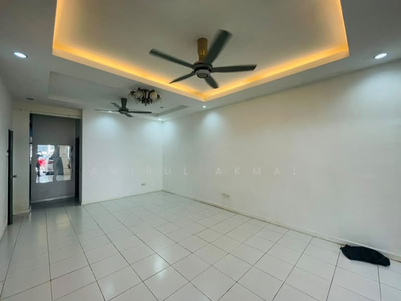 Rumah Teres 2-Tingkat untuk Dijual di Seksyen 33 (Shah Alam) - Amirul Akmal - Living Room - PropertyGuru.com.my