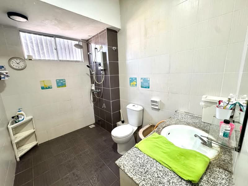 Rumah Teres 2-Tingkat untuk Dijual di Seksyen 33 (Shah Alam) - Tasya Ruslan - PropertyGuru.com.my
