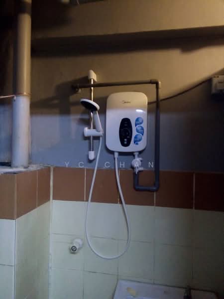 Apartment for Rent at Apartment Sri Rakyat - YC Chan - Bathroom - PropertyGuru.com.my