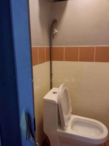 Apartment for Rent at Apartment Sri Rakyat - YC Chan - Bathroom - PropertyGuru.com.my