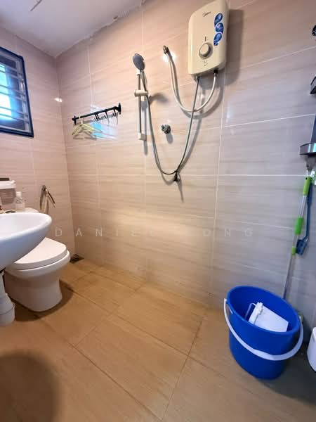 Rumah Teres untuk Dijual di Taman Damai Jaya (Skudai) - Daniel Yong - Bathroom - PropertyGuru.com.my