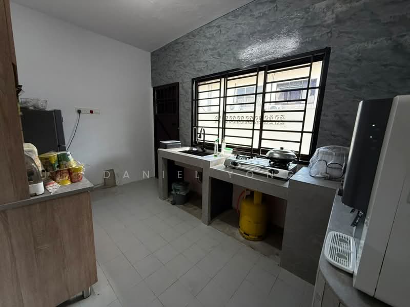 Rumah Teres untuk Dijual di Taman Damai Jaya (Skudai) - Daniel Yong - Kitchen - PropertyGuru.com.my