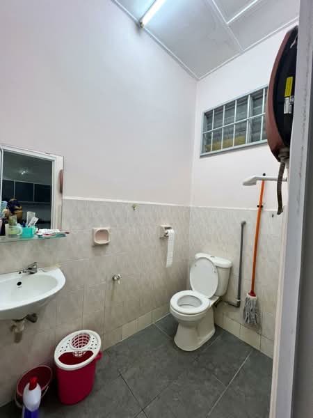 1-storey Terraced House for Sale in Seremban Jaya (Negeri Sembilan) - Kho Chng Guan - Bathroom - PropertyGuru.com.my