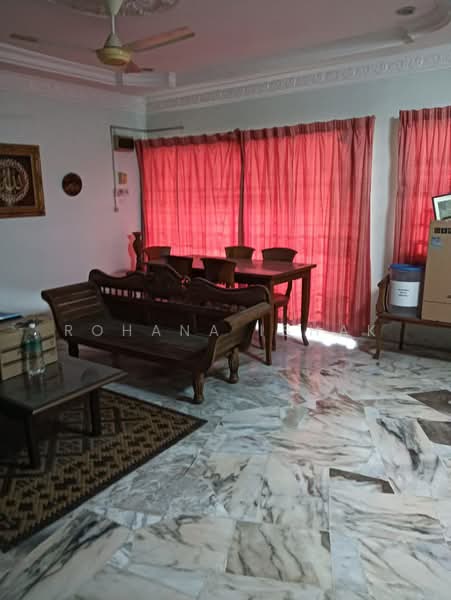 2-storey Terraced House for Sale in Klang (Selangor) - Rohana Ishak - Living Room - PropertyGuru.com.my