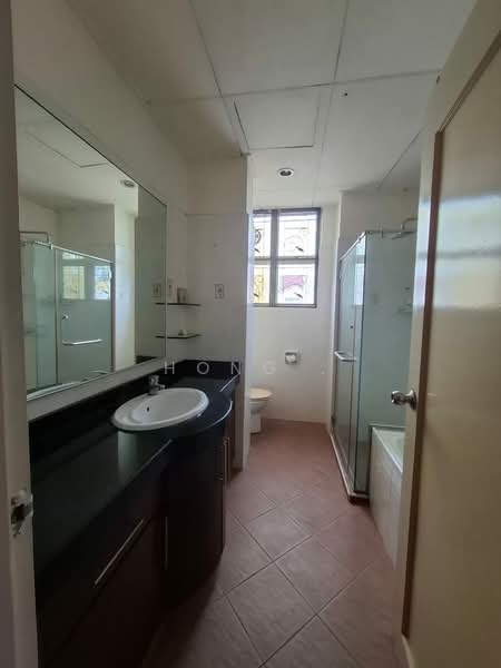 Rumah Teres 2 Tingkat untuk Dijual di Desa Ria (Sungai Ara) - Hong . - Bathroom - PropertyGuru.com.my