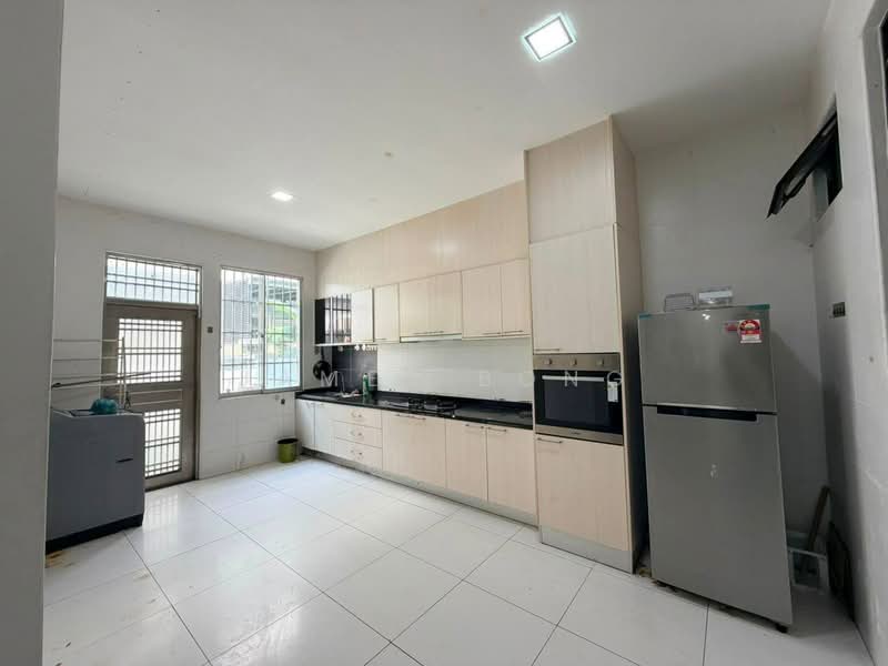 Cluster House for Sale in Taman Nusa Bestari (Iskandar Puteri (Nusajaya)) - James Bong - Kitchen - PropertyGuru.com.my