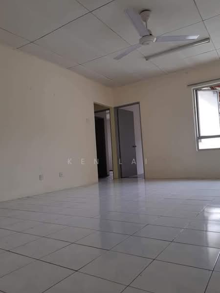 Pangsapuri untuk Dijual di Apartment Bayu - Ken Lai - Living Room - PropertyGuru.com.my