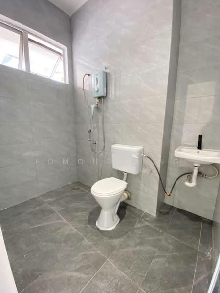 Rumah Teres 2 Tingkat untuk Dijual di Permas Jaya (Johor Bahru) - Edmond Tang - Bathroom - PropertyGuru.com.my