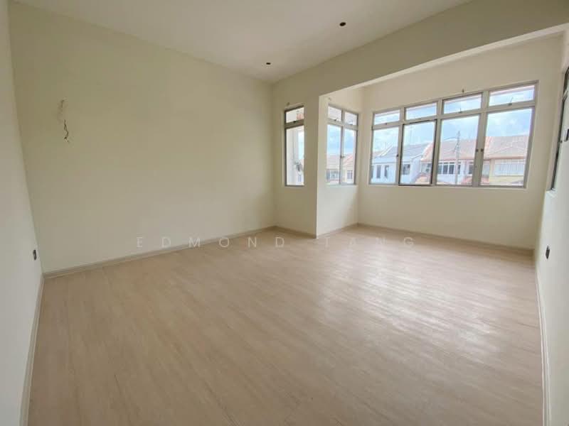 Rumah Teres 2 Tingkat untuk Dijual di Permas Jaya (Johor Bahru) - Edmond Tang - Living Room - PropertyGuru.com.my
