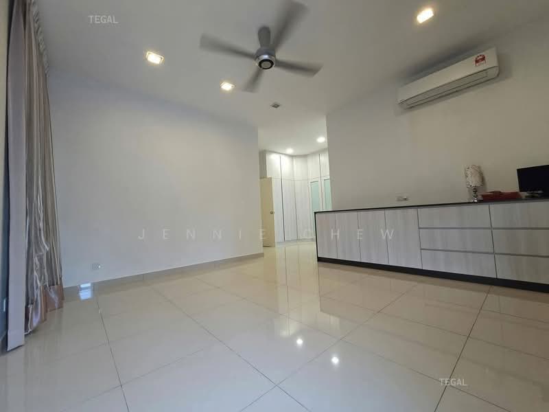 Rumah Berkembar untuk Dijual di Setia Damai (Setia Alam) - Jennie Chew - Living Room - PropertyGuru.com.my