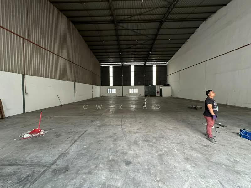 Warehouse for Rent in Sungai Buloh (Selangor) - CW Kong - Interior - PropertyGuru.com.my