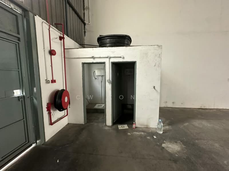 Warehouse for Rent in Sungai Buloh (Selangor) - CW Kong - Bathroom - PropertyGuru.com.my
